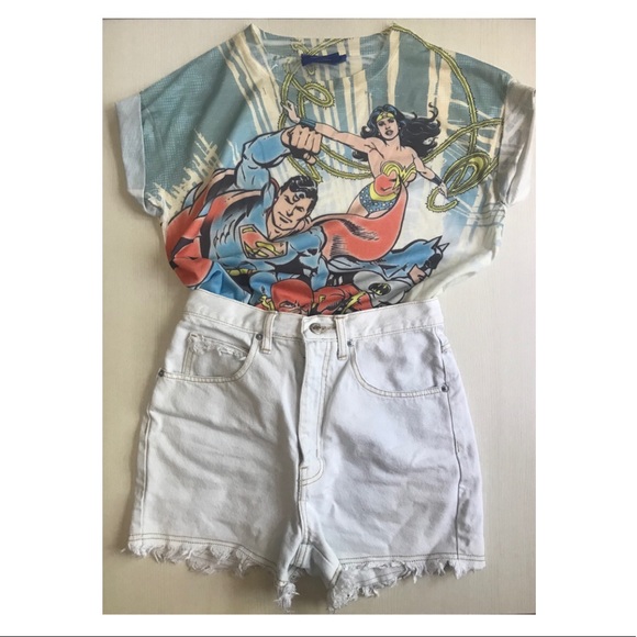β‘οΈVintage DC Teeβ‘οΈUK size10 fit S to M - Picture 2 of 8